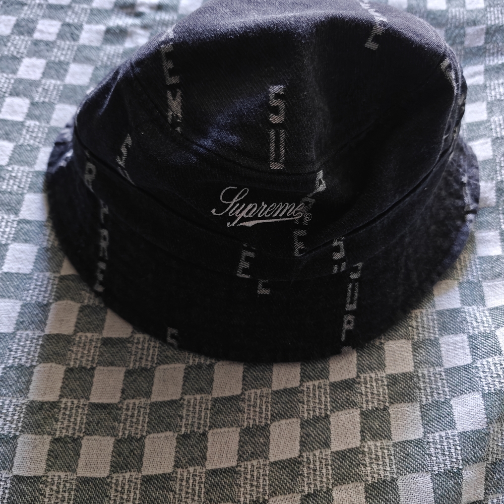 Supreme Black Bucket Hat
